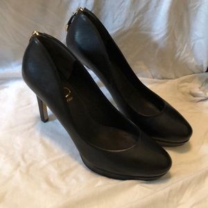 Joan & David Dawilma Pump 8.5